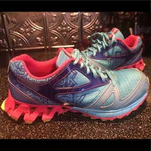 Woman’s REEBOK Zig Tech Running Sneakers Sz 7